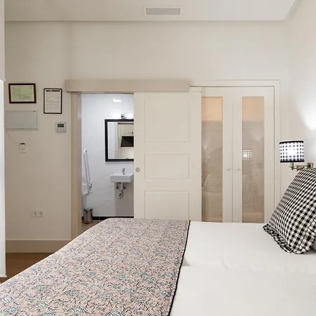 Nuea Cicerone 3* סביליה